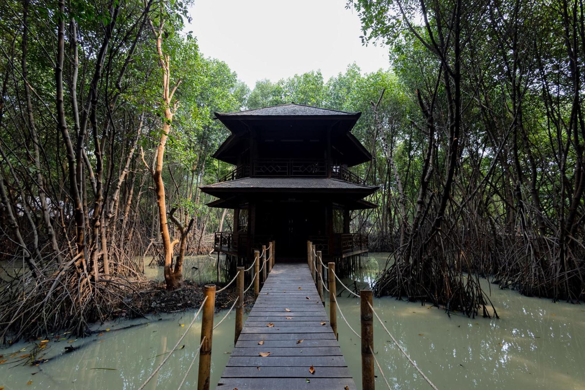 Reddoorz Resort @ Taman Wisata Mangrove Giacarta Esterno foto