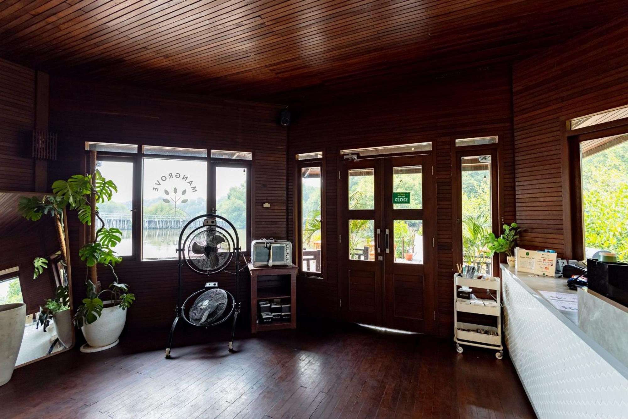Reddoorz Resort @ Taman Wisata Mangrove Giacarta Esterno foto
