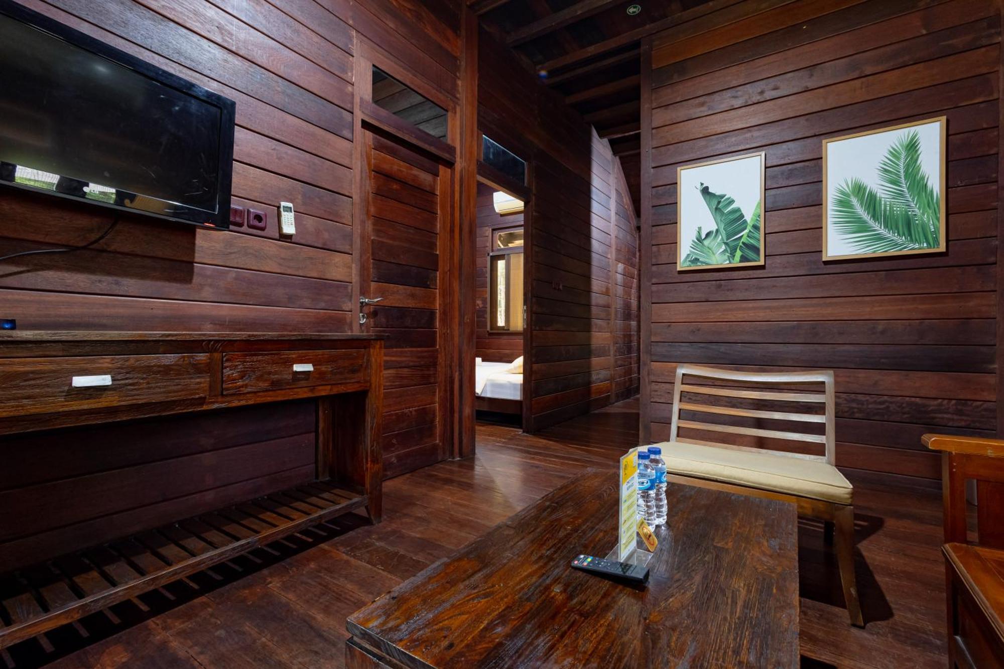 Reddoorz Resort @ Taman Wisata Mangrove Giacarta Esterno foto