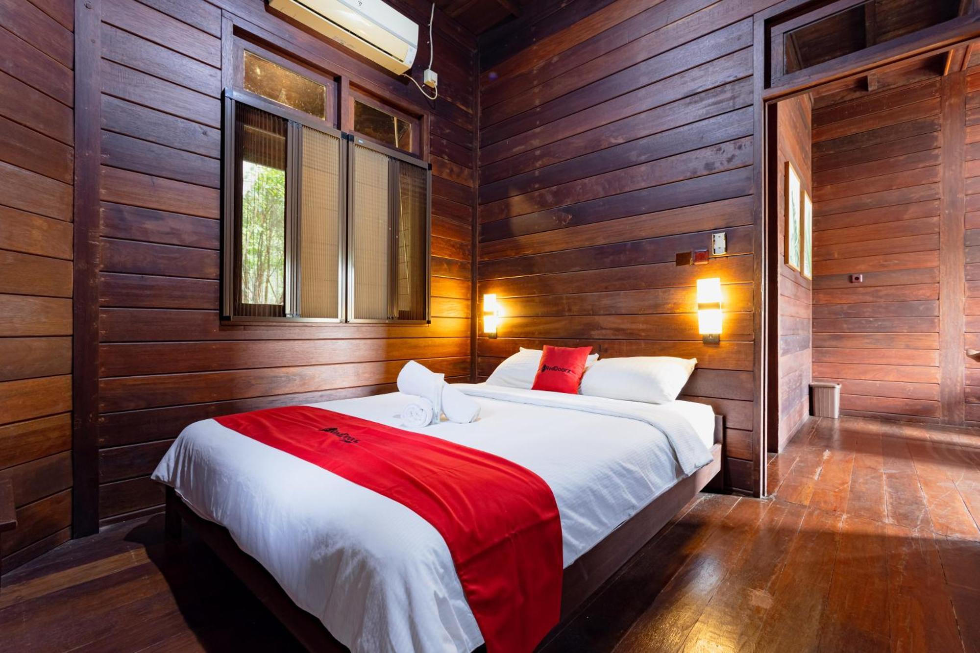 Reddoorz Resort @ Taman Wisata Mangrove Giacarta Esterno foto