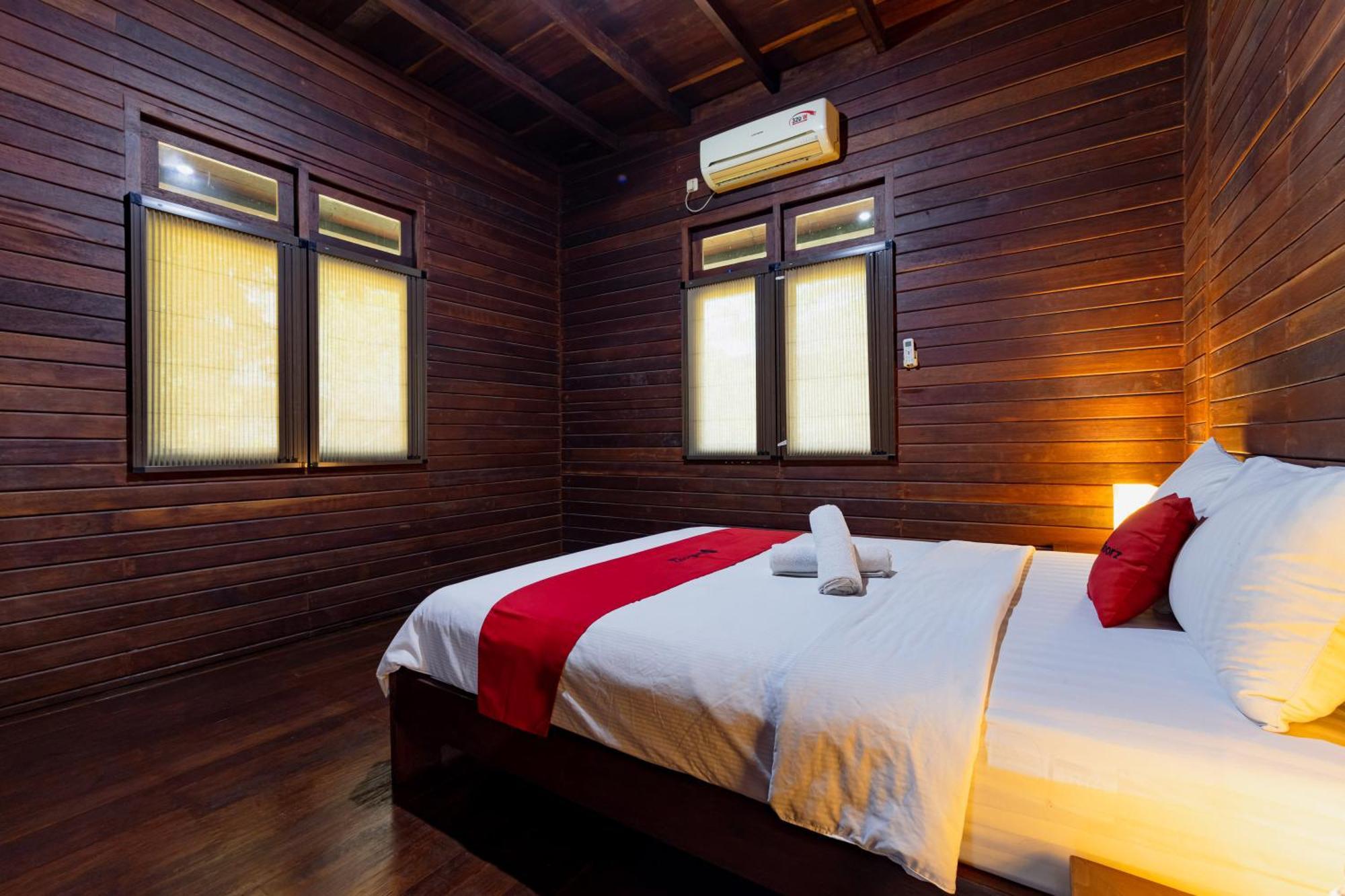 Reddoorz Resort @ Taman Wisata Mangrove Giacarta Esterno foto