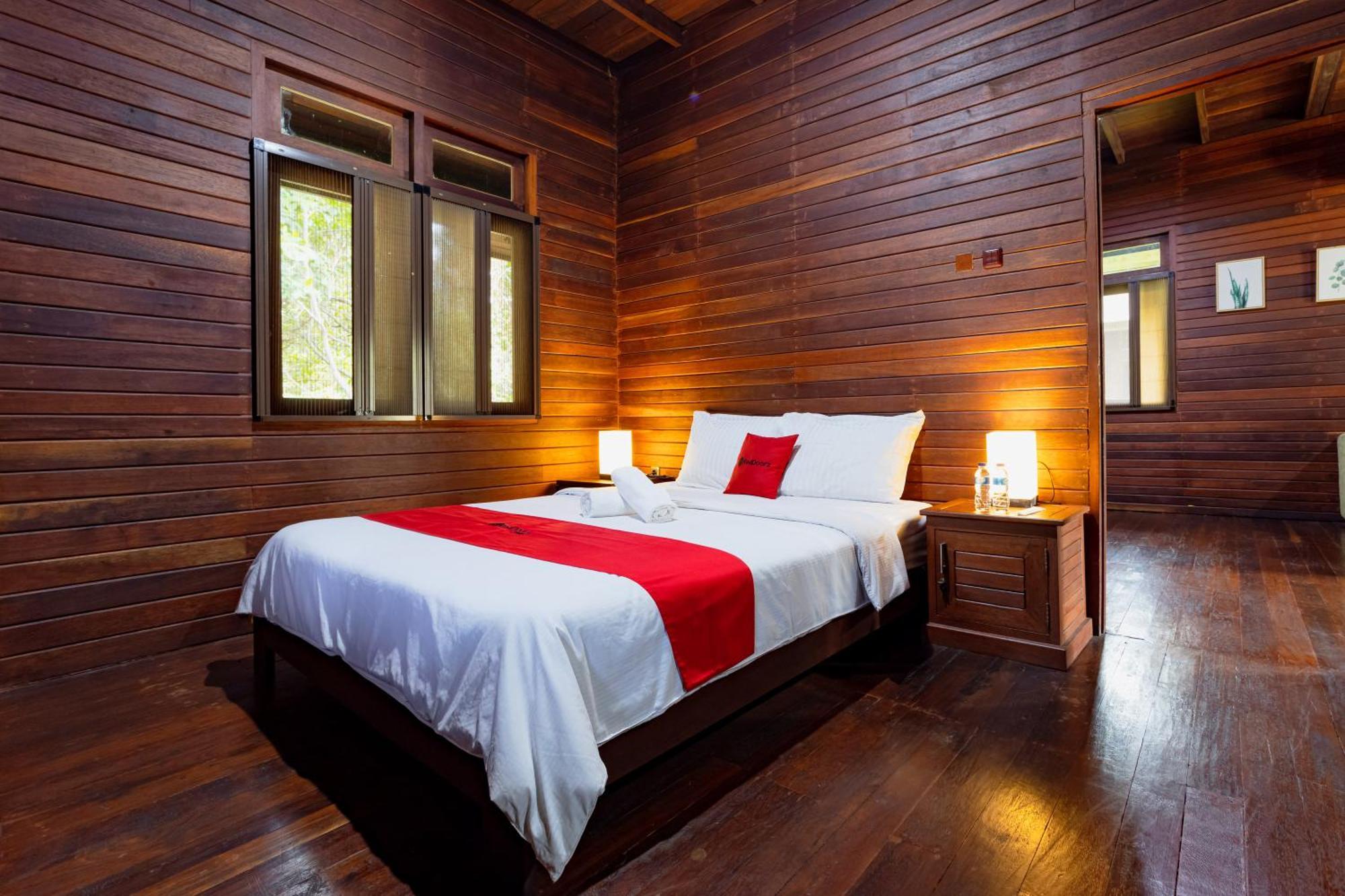Reddoorz Resort @ Taman Wisata Mangrove Giacarta Esterno foto