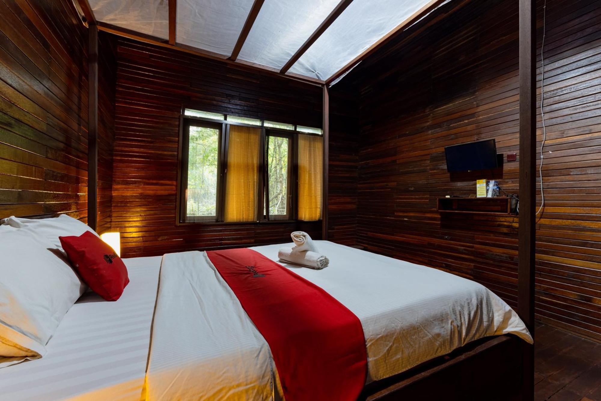 Reddoorz Resort @ Taman Wisata Mangrove Giacarta Esterno foto