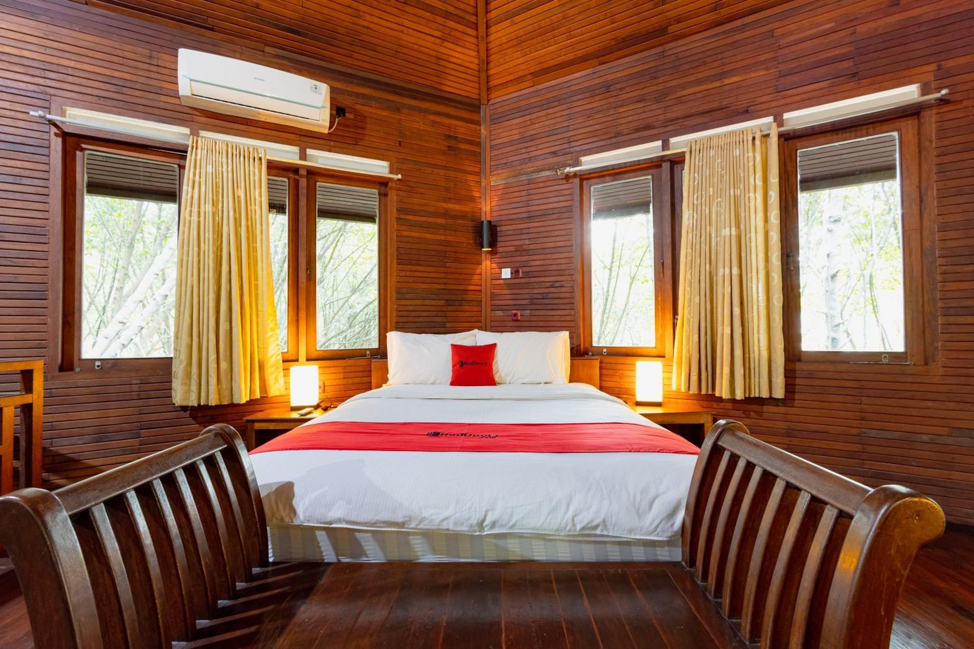 Reddoorz Resort @ Taman Wisata Mangrove Giacarta Esterno foto